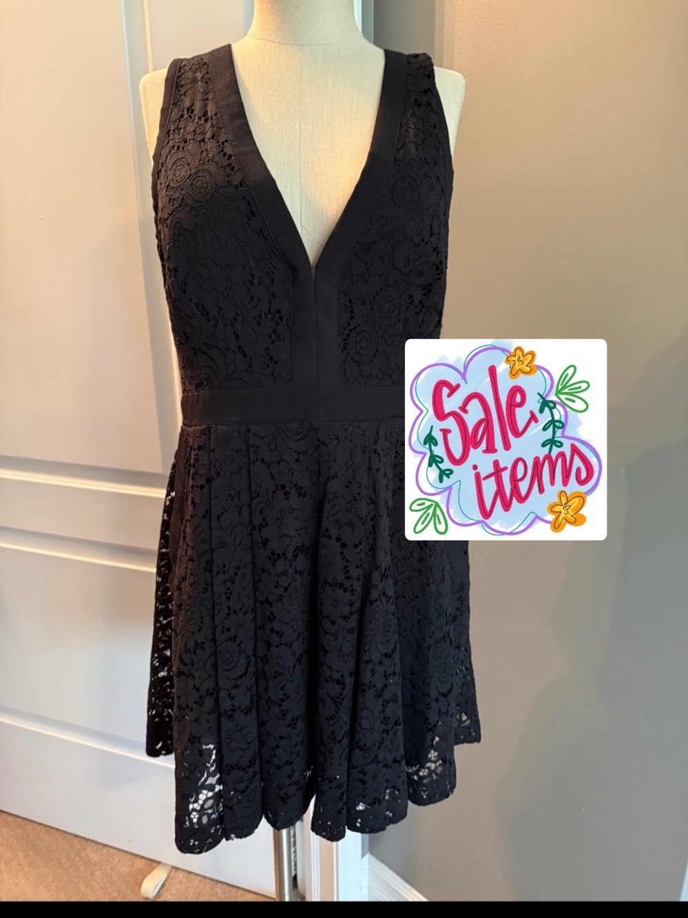 Free People Black Lace V-Neck Mini Dress Large Lined super adorable
